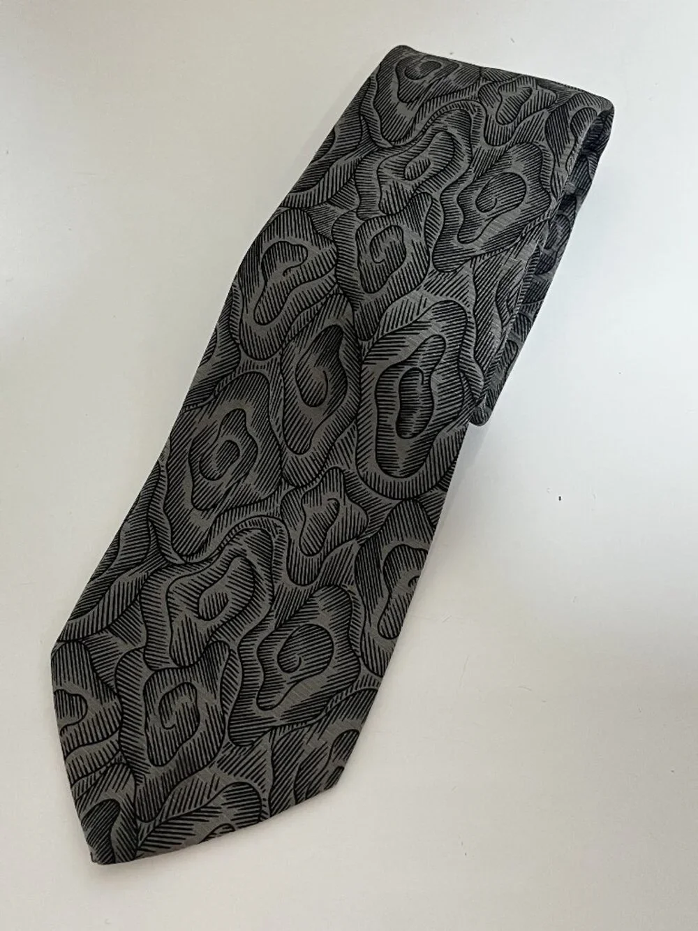 GIORGIO ARMANI ITALY Men's GRAY PAISLEY Necktie 100% Pure Silk /Preowned